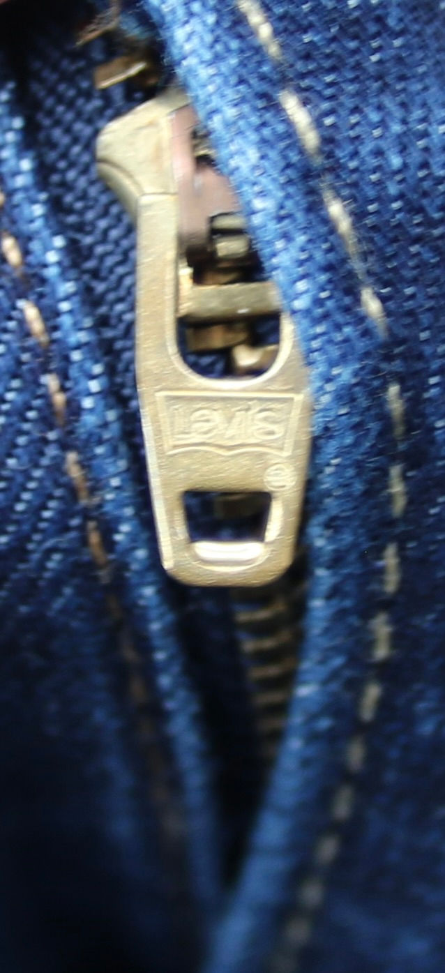 Miniaturbild: Preloved Levi Strauss Slight Curve Size 32 Slim Leg Jeans, Levis Jeans