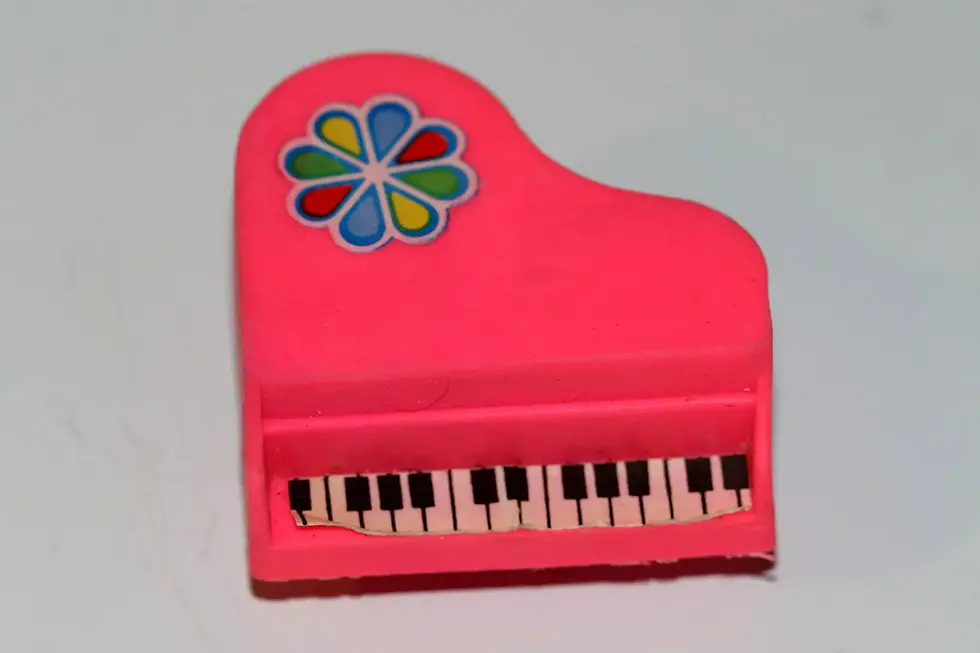 Miniaturbild: Preloved Novelty Musical Instrument Eraser Collection, Piano Keyboard and Trump