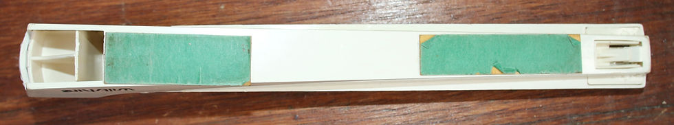 Miniaturbild: Preloved Vintage Plastic-Handled Wiltshire Carving Fork In Holder