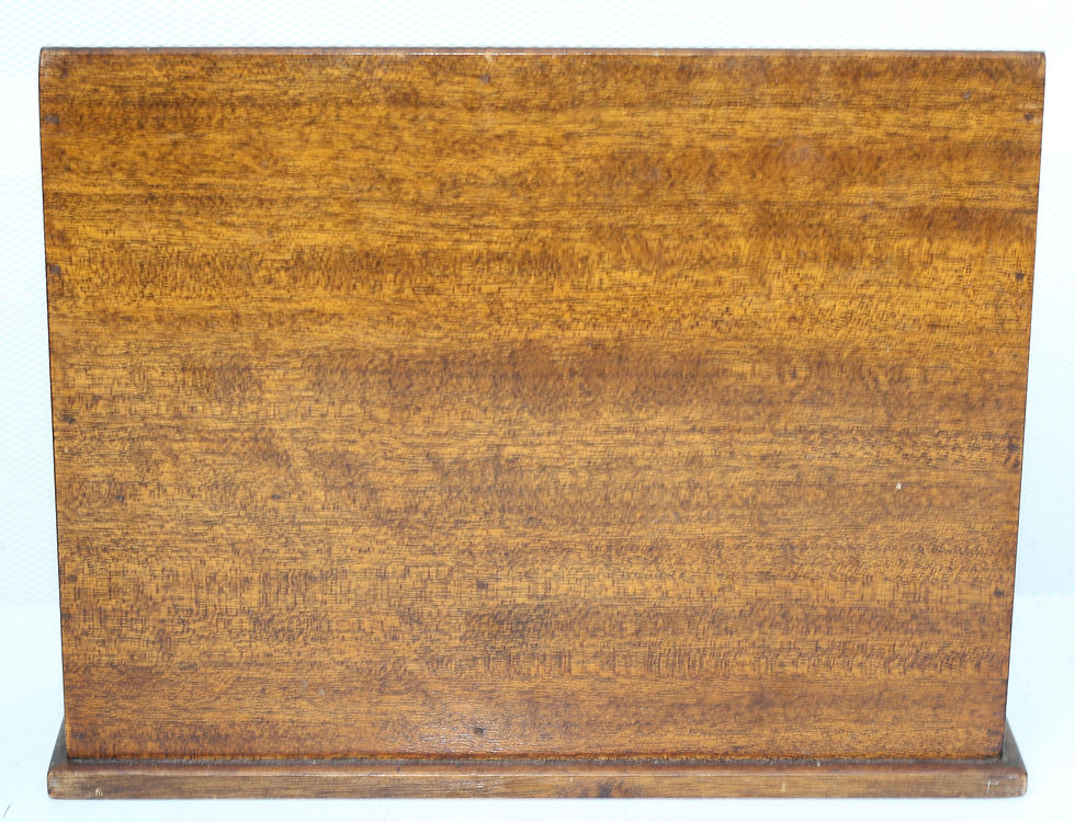 縮圖：Preloved wooden desktop organiser, possibly a letter rack or document holder.