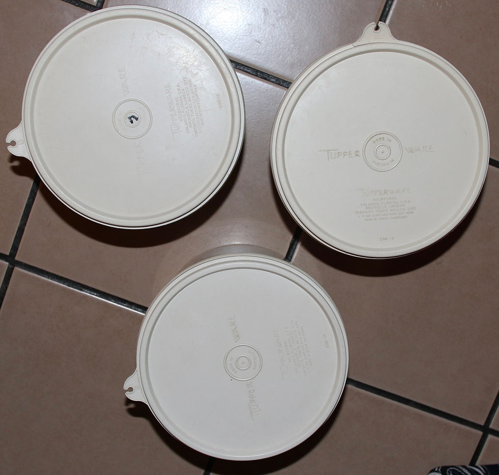 縮圖：Preloved Trio of Tupperware containers, Set of Three Tupperware Containers