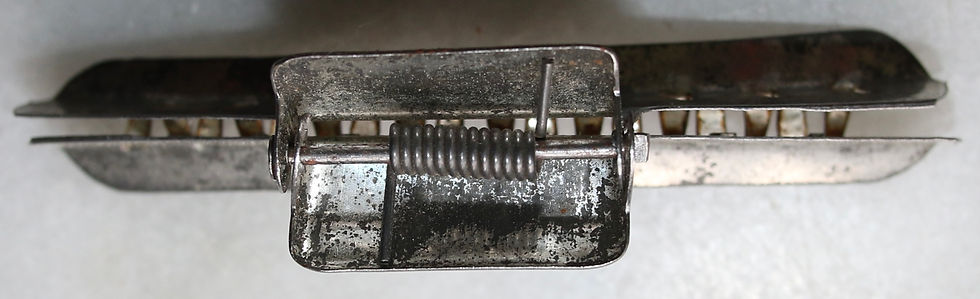 Miniatura: Preloved Set of Two Vintage Aluminium Hair Clips