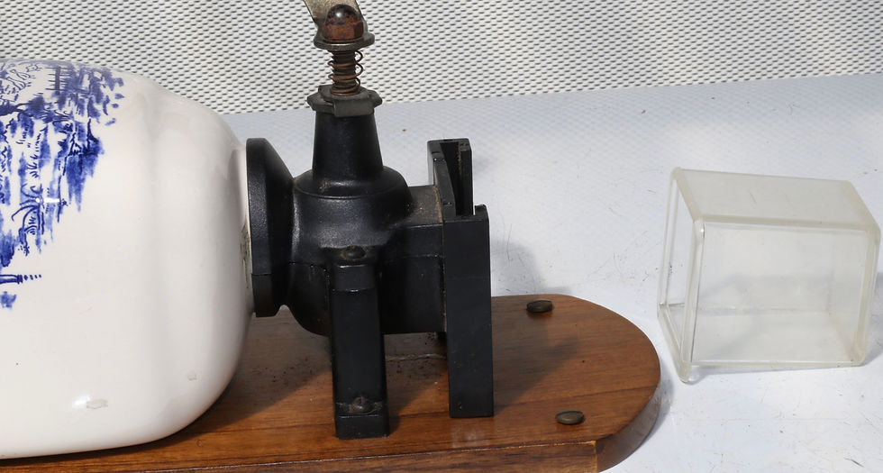Miniaturbild: Vintage Delft blue and white windmill ceramic wall-mounted coffee grinder