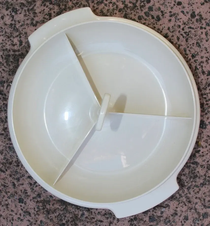 Миниатюра: Preloved Tupperware Suzette Tray, handle and Lid
