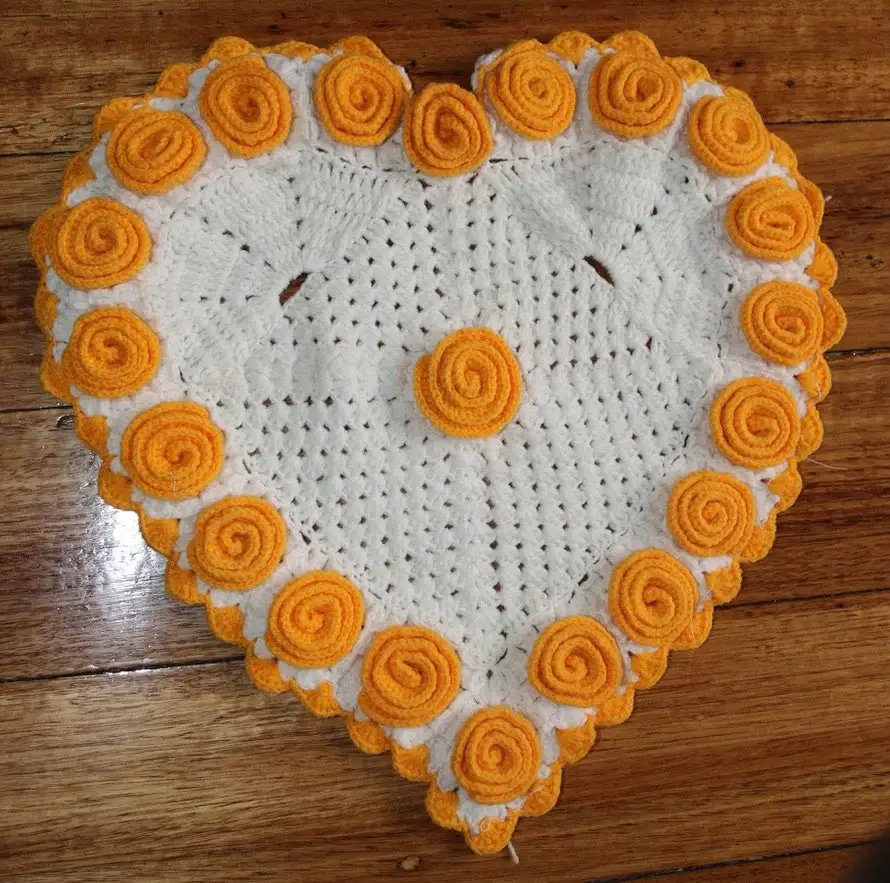 Μικρογραφία: Preloved Vintage Heart Centrepiece