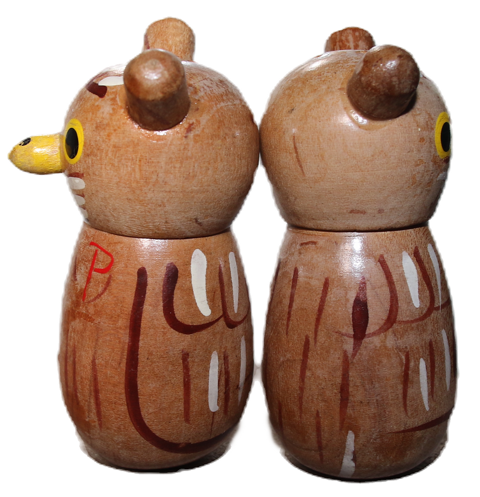 Miniatura: Preloved Wooden Owl Shakers sitting on a Perch