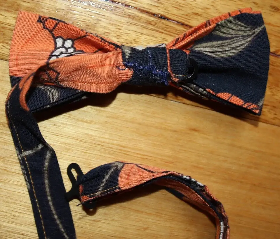 Miniaturbild: Preloved Vintage Bow Tie, Floral Bowtie, Flower Bowtie, Floral Bow Tie