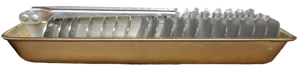 Миниатюра: Preloved Retro Magic Touch Ice Chipper Tray - Metal Ice Cube Tray With Lever