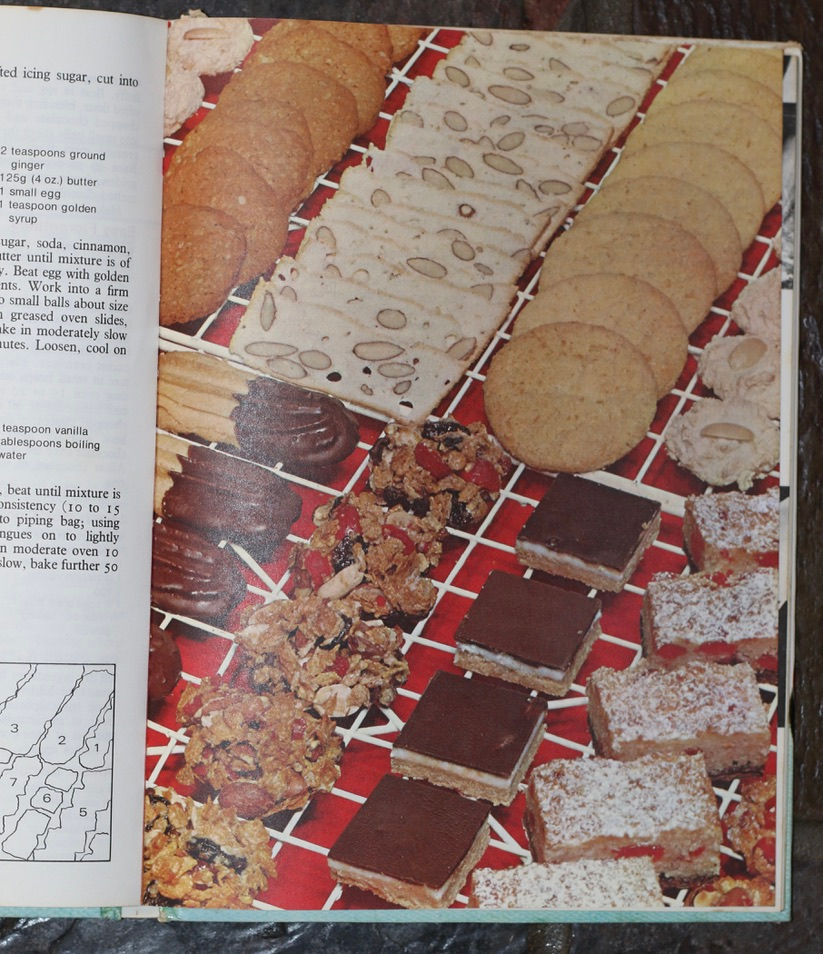 Миниатюра: Preloved The Australian Women's Weekly Cookbook - New Dual Measurement Edition