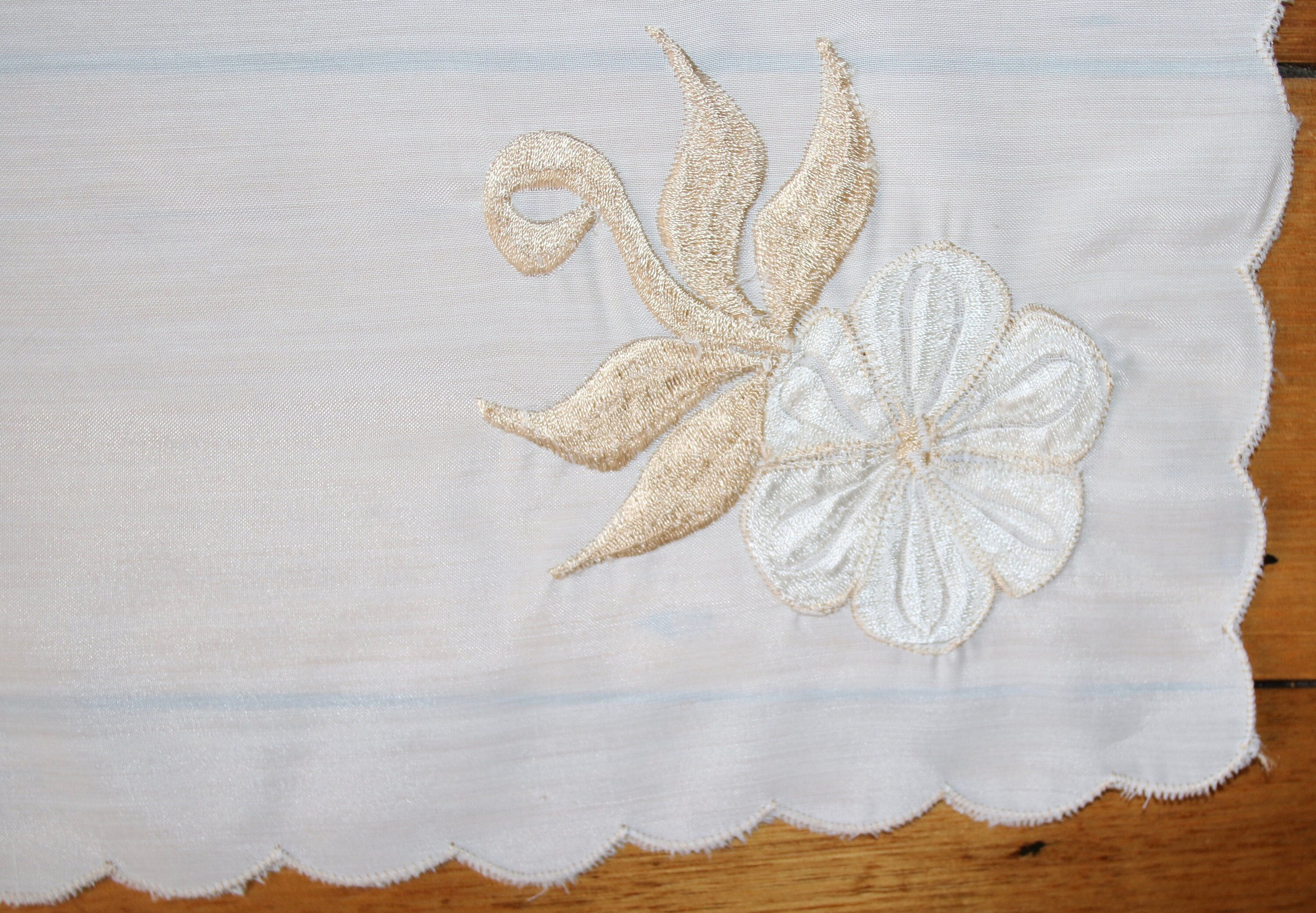 Preloved Set of three napkins, Floral serviettes, Floral napkins