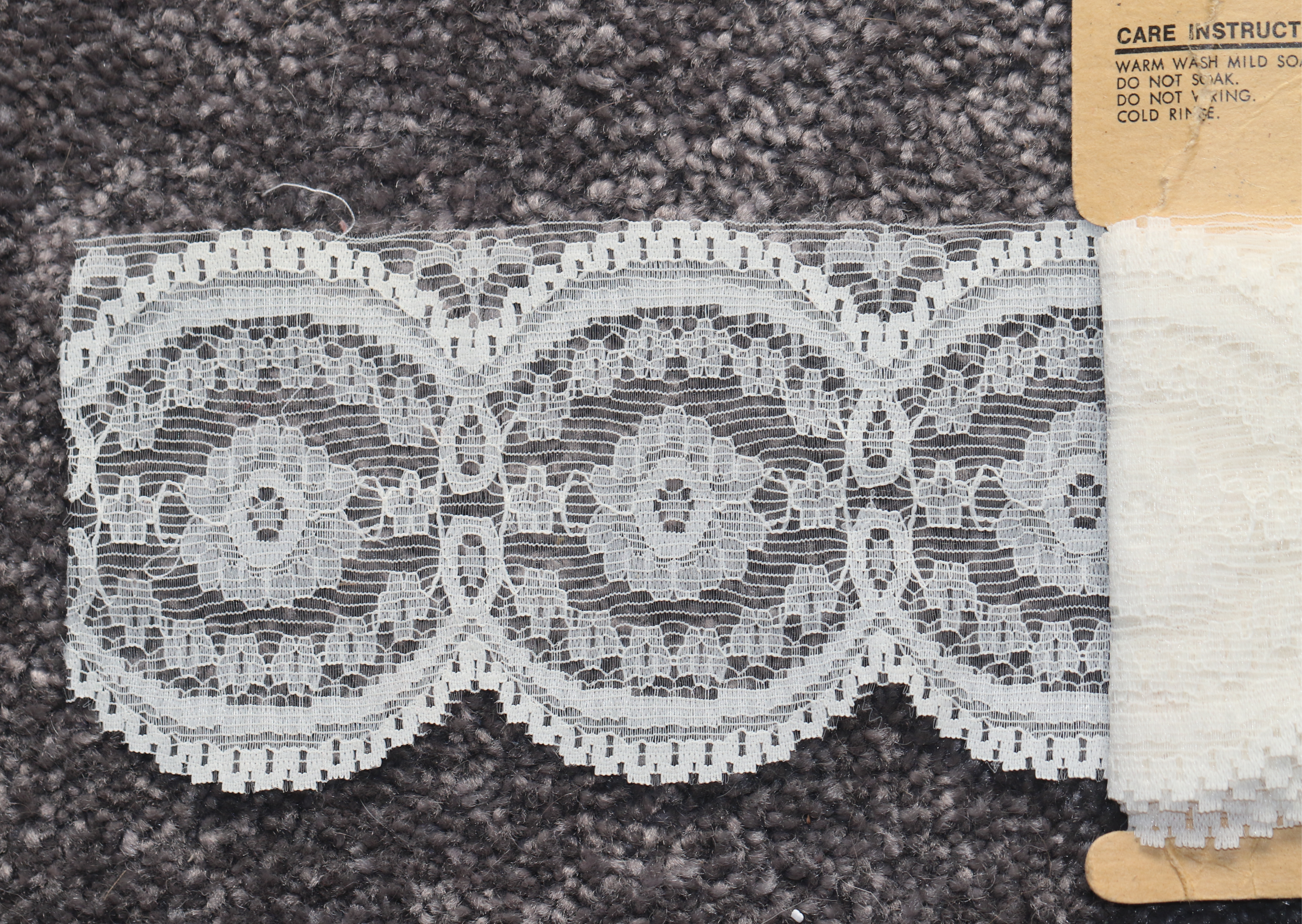 Preloved Vintage Fashion Lace Ribbon on Original Cardboard Tab