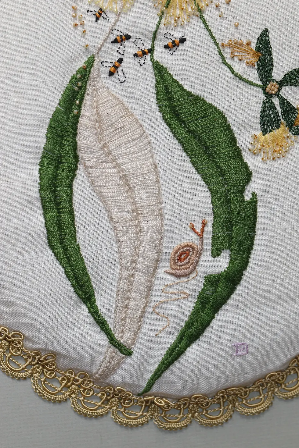縮圖：Preloved Framed Eucalyptus Needlework