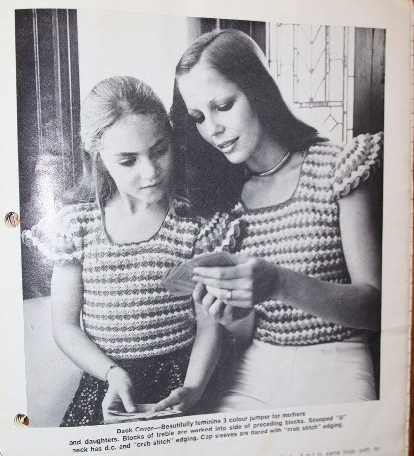 Miniatura: Vintage Patons Book 335 - look-alives in Azalea. OOP patterns