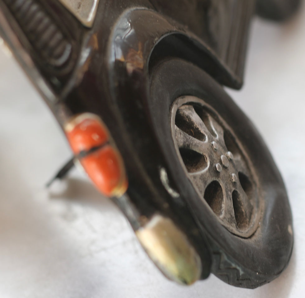 Miniatura: Preloved novelty car-shaped picture frame