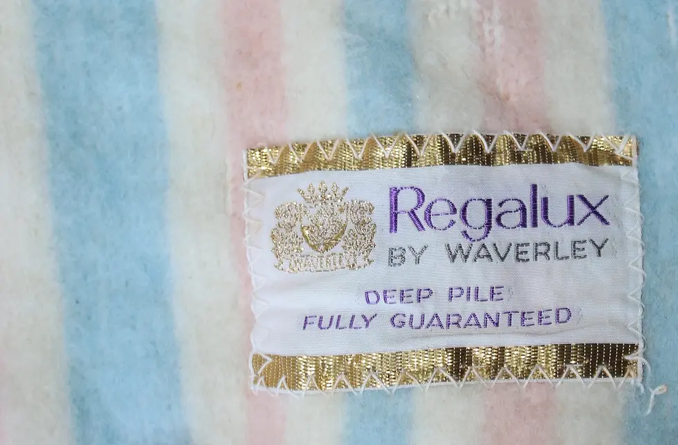 Miniaturbild: Preloved Vintage Regalux by Waverley deep pile blanket, Single Blanket