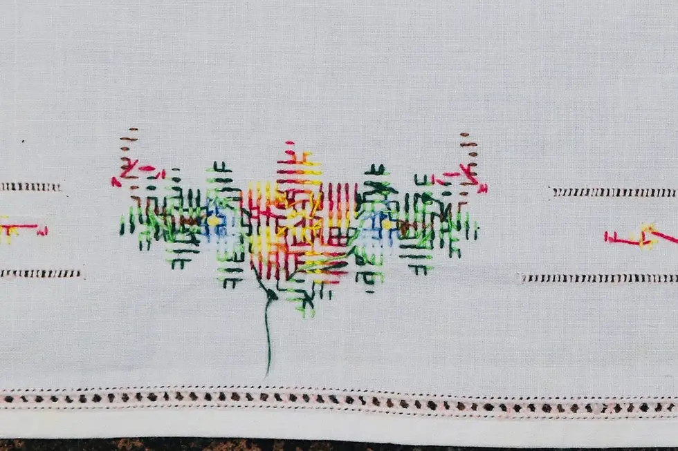 Miniatura: Preloved Embroidered Table Runner, Floral Table Runner