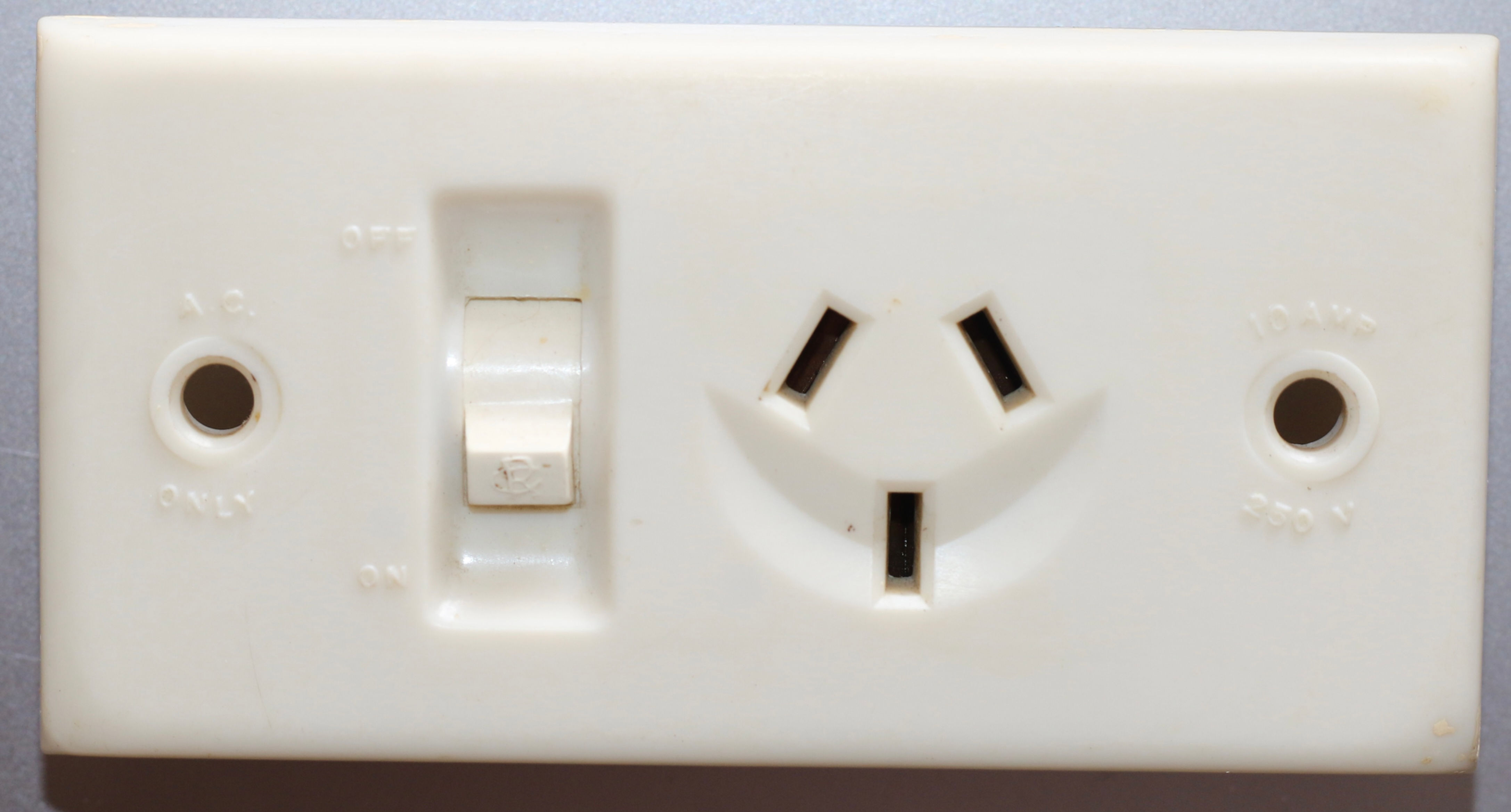 Preloved Vintage Ring Grip Power Outlet Or Power Point