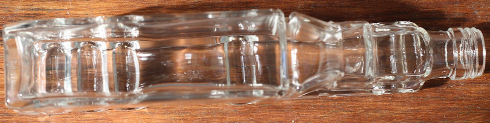 Miniatura: Preloved Truck-shaped glass bottle