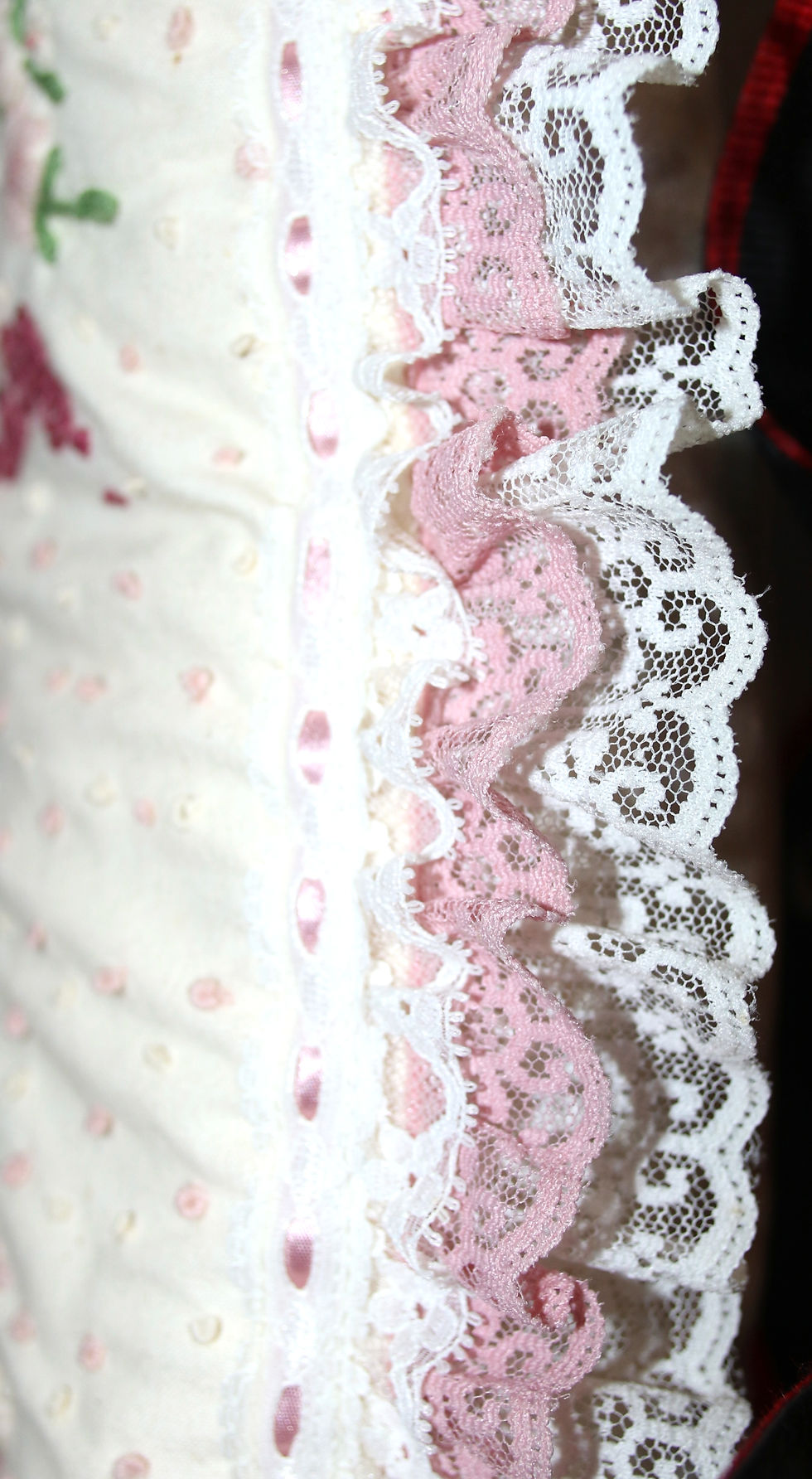 Миниатюра: Preloved Lace Embroidery Cushion Cover, Floral Lace Cushion Cover