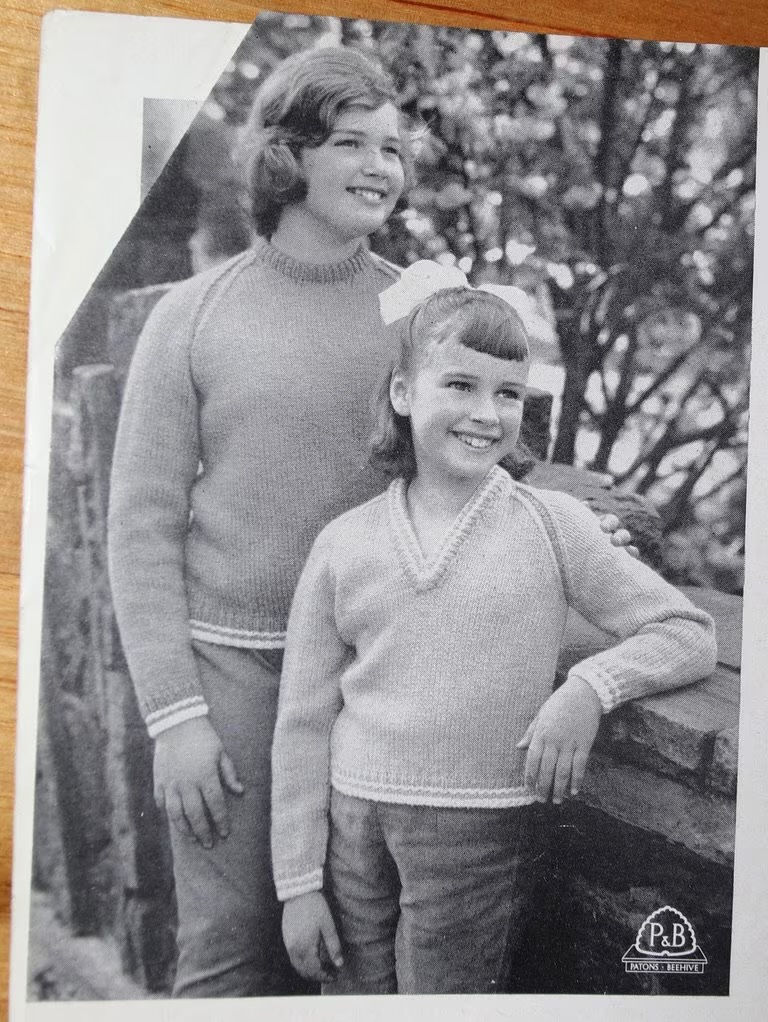 縮圖：Vintage Patons Knitting Book No. 669, Girls Wear, 6 to 16 years. OOP patterns
