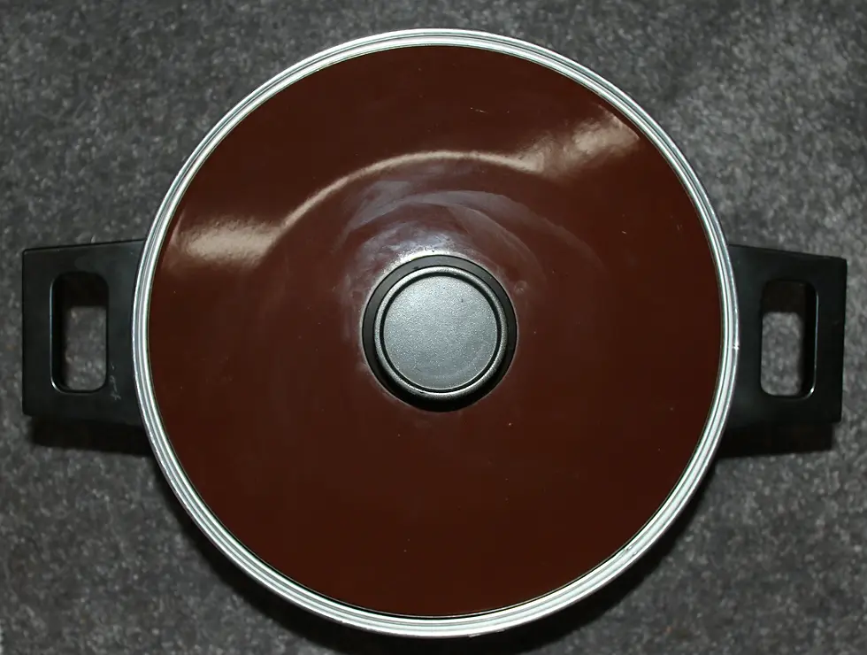 縮圖：Preloved Enamelware casserole dish with lid. Retro Vegetable Casserole Dish