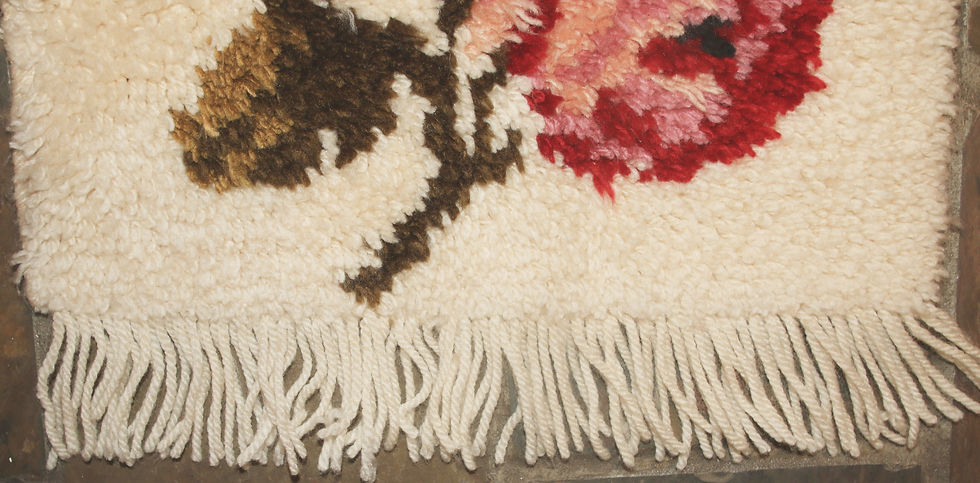 Miniaturbild: Preloved Floral Rose Latch Hook Display Rug Wall Hanging