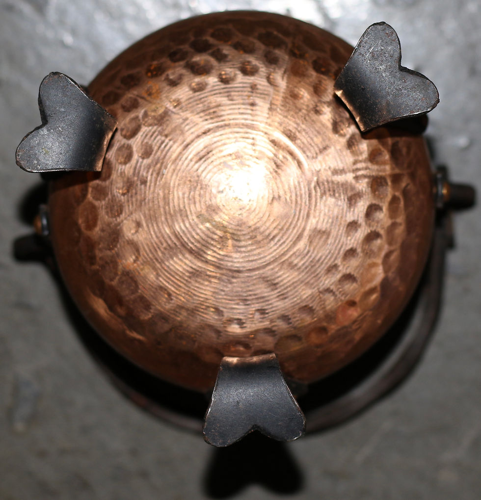 Miniaturbild: Preloved Small Hammered Copper or Brass Cauldron