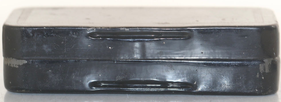 縮圖：Preloved Metal Sewing Box With Attachments