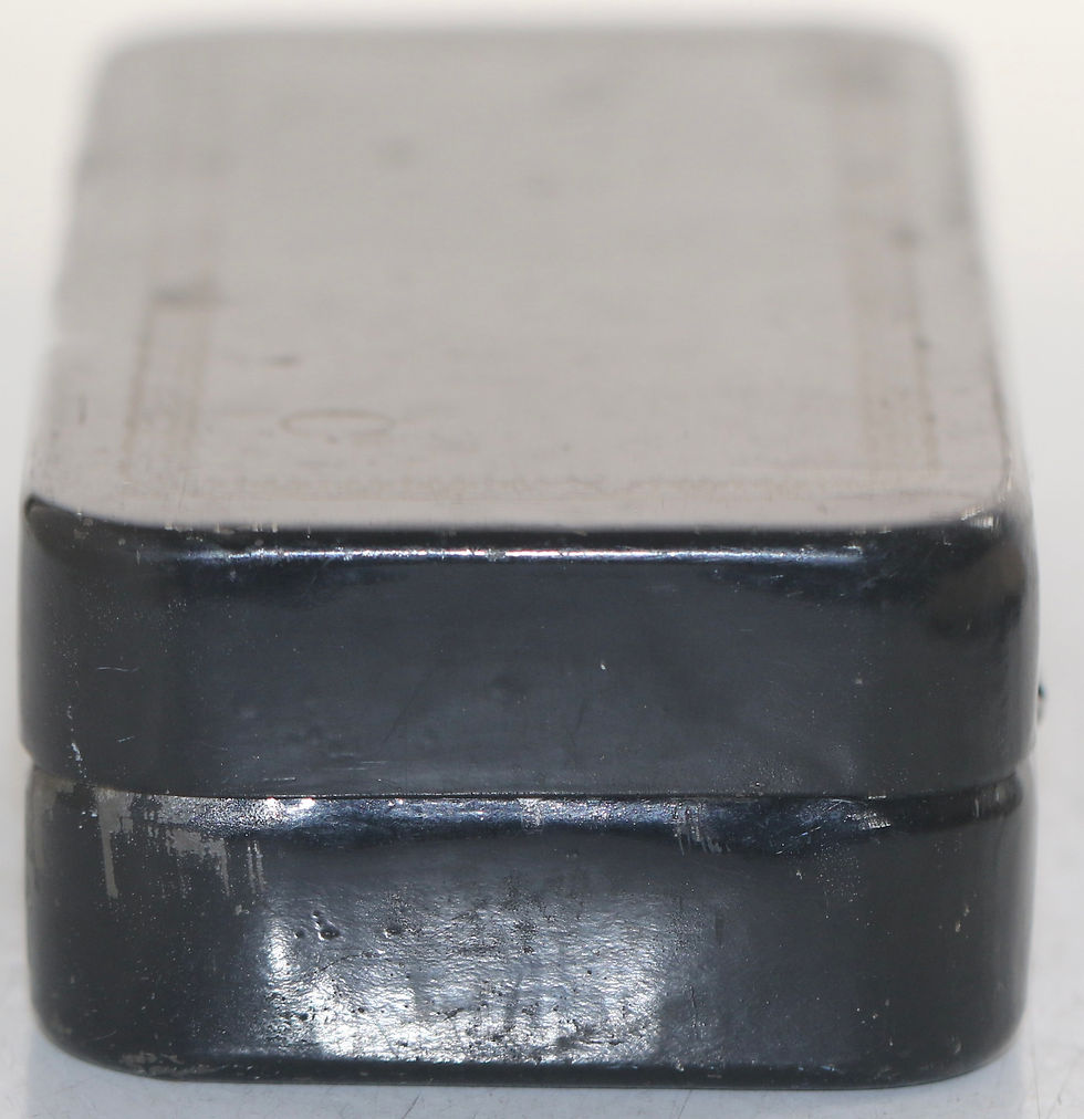 縮圖：Preloved Metal Sewing Box With Attachments