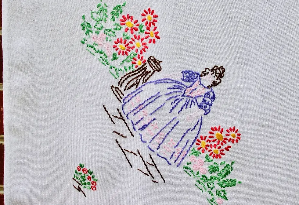 Miniatura: Preloved Lady in the Garden Embroidered Tablecloth , Lady Table Covering