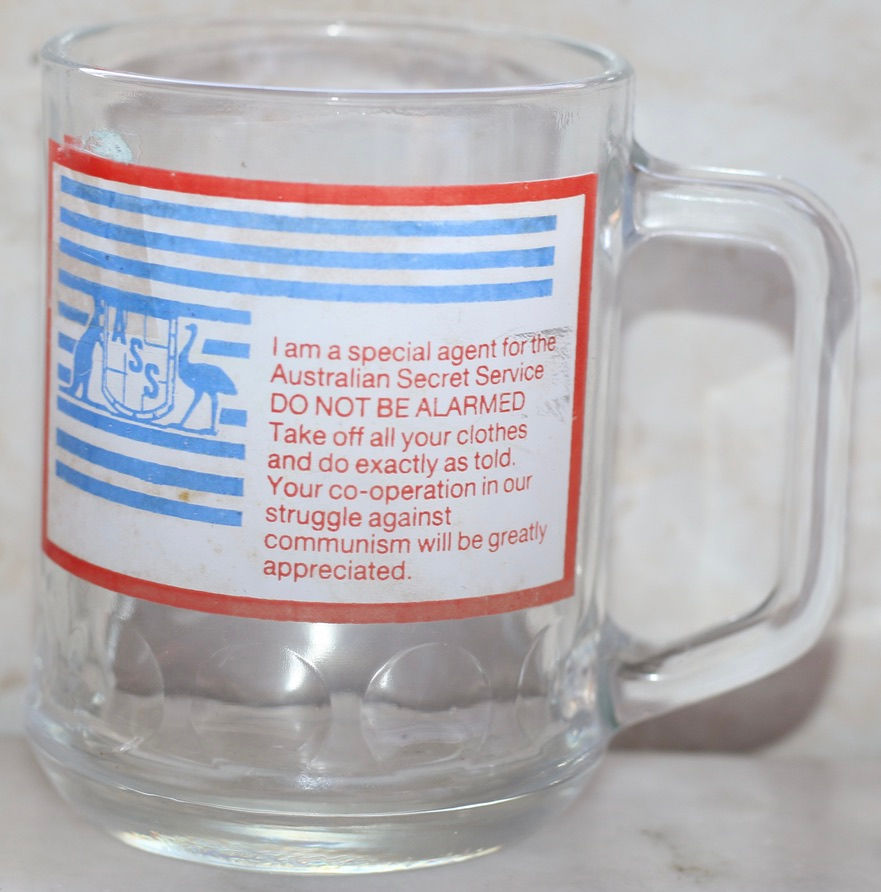 縮圖：Preloved Novelty Glass Mug - Struggle Against Communism