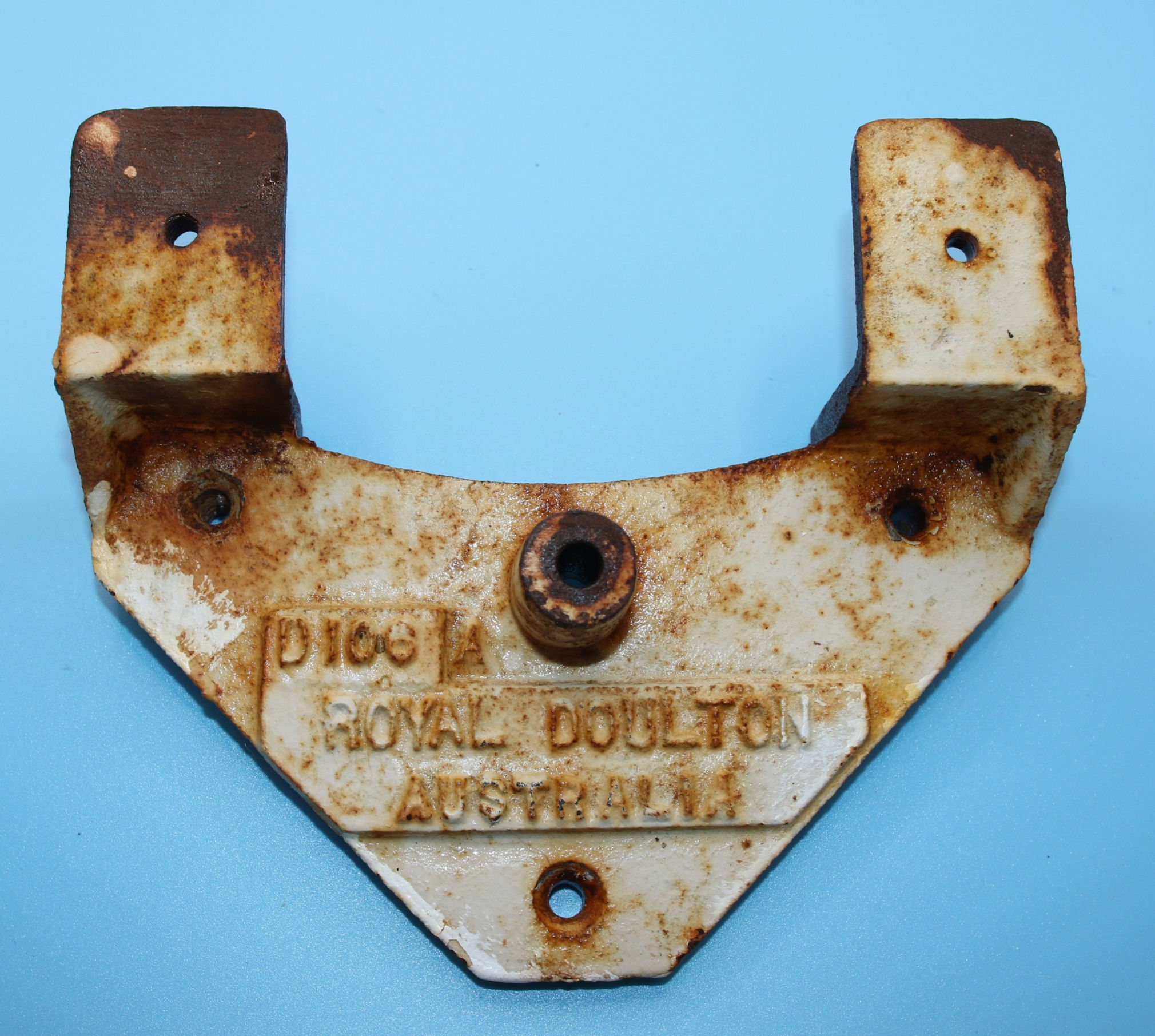 Preloved Vintage Royal Doulton Australia Bracket D106