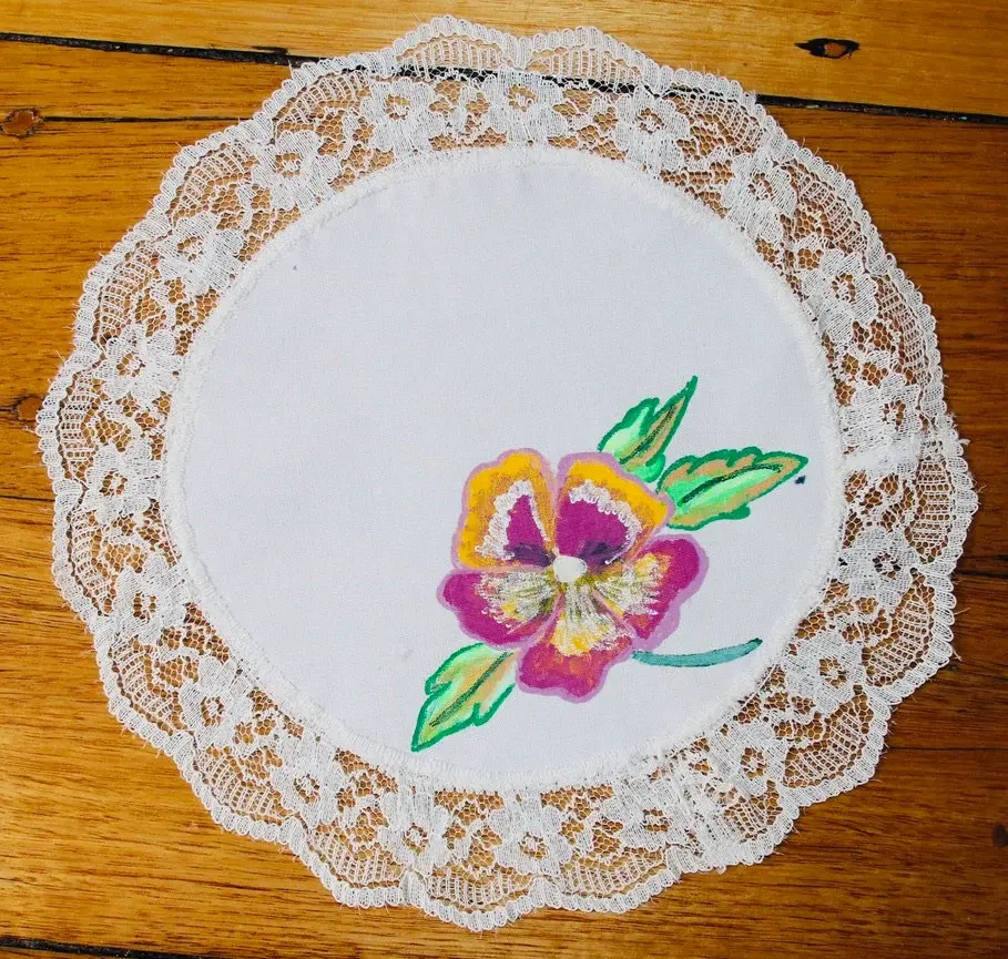 縮圖：Preloved Set of three floral Doilies