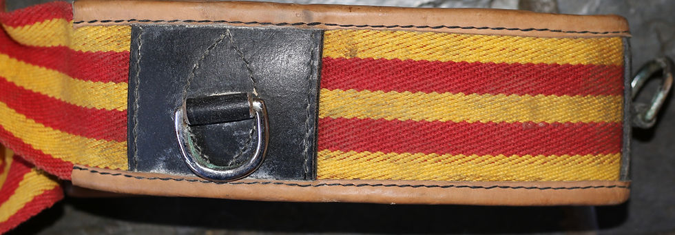 Miniaturbild: Preloved Vintage horse harness collar (also known as a breastplate).