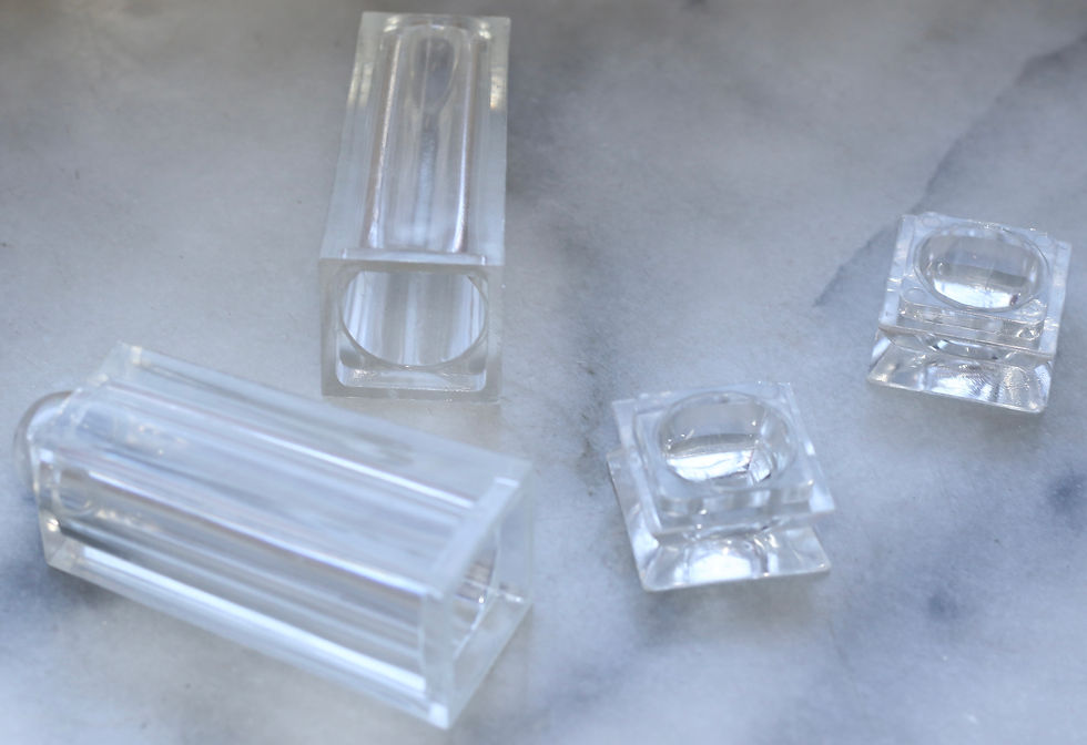 縮圖：Preloved Vintage Tall Skinny Clear Acrylic Salt and Pepper Shakers