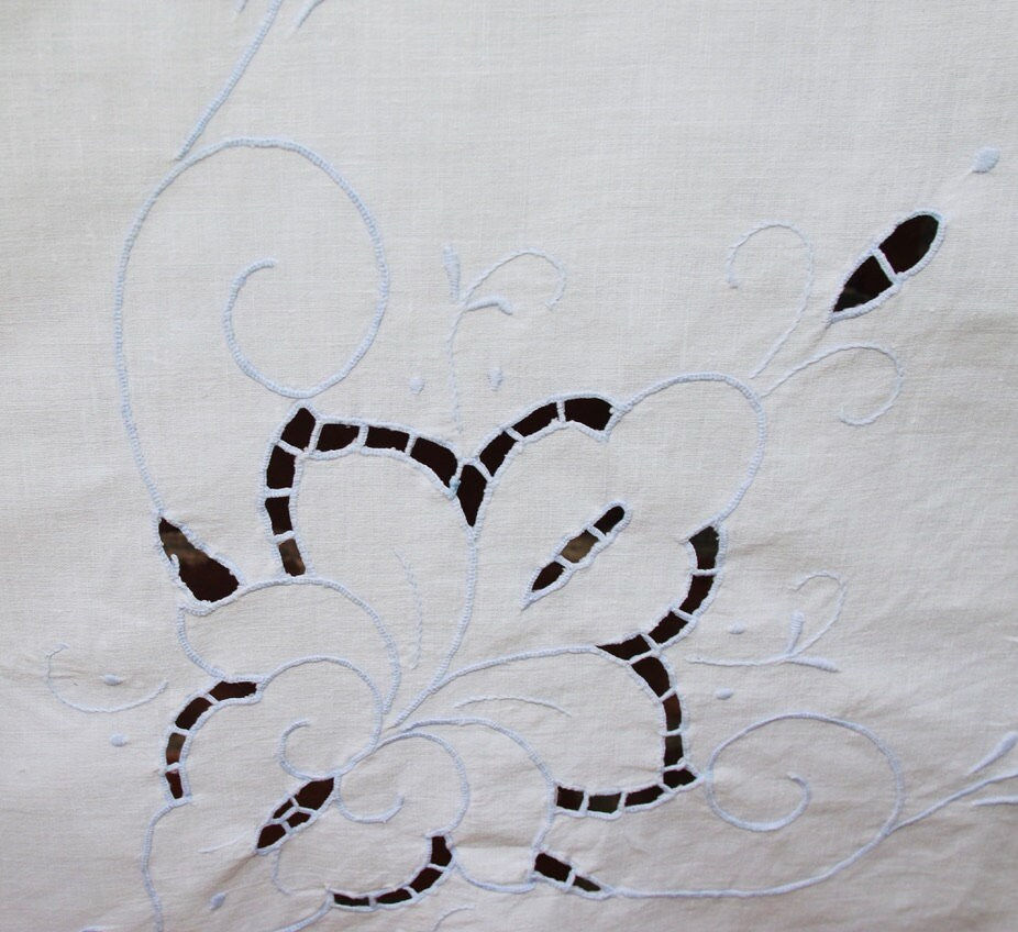 Miniature : Preloved Hardaker embroidered floral tablecloth, Hardangersøm Embroidery