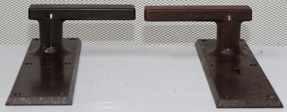 Миниатюра: Preloved Everite Bakelite Door Handle And Door Lock Cover Plate Set
