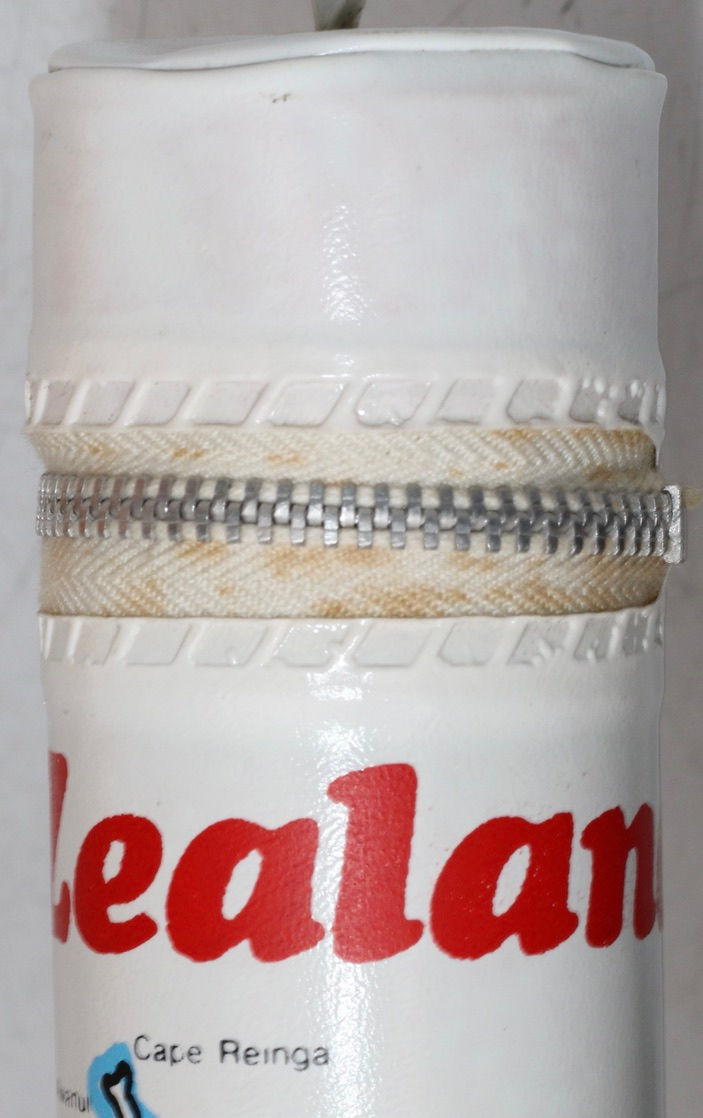 Μικρογραφία: Preloved Vintage New Zealand souvenir pencil case.