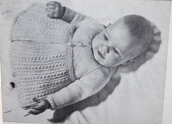 Miniatura: Preloved Patons Knitting Book No.R.26 Favourite Designs for Babies Reprinted