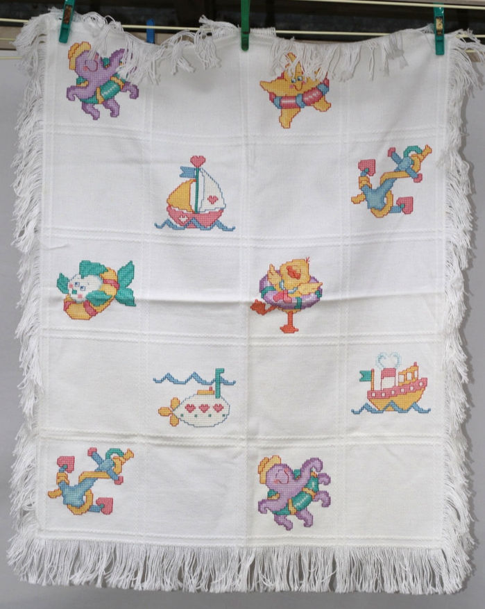 Miniatura: Preloved Needlework Baby Blanket