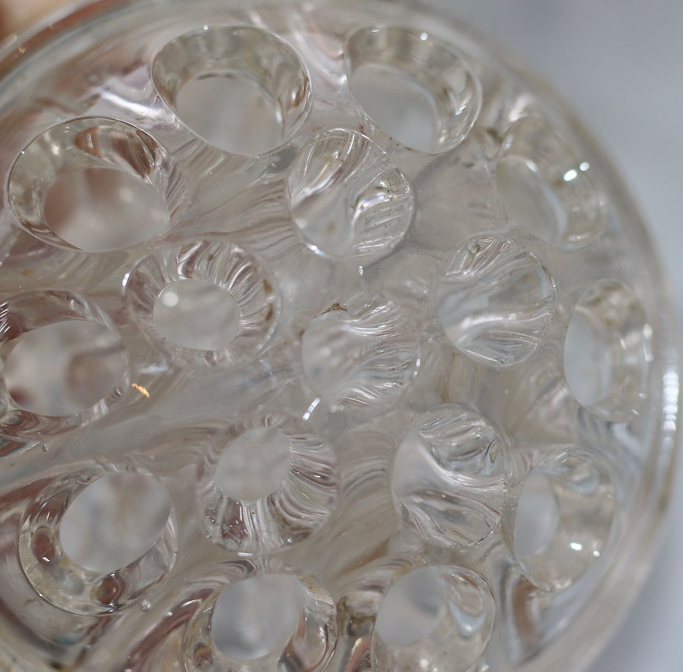 Miniatura: Preloved Vintage Domed Glass Flower Frog