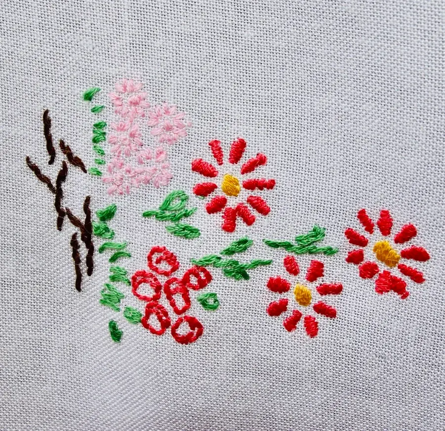 Miniatura: Preloved Lady in the Garden Embroidered Tablecloth , Lady Table Covering