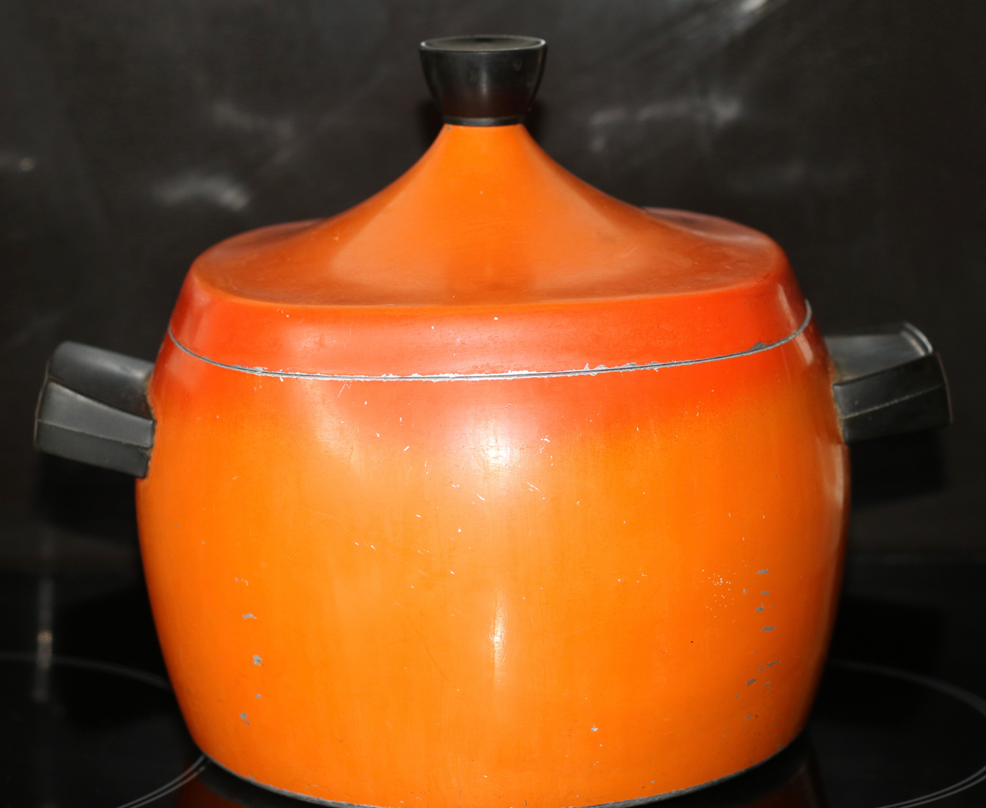 Preloved Vintage Enamelled Cast Iron Fondue Pot Classic enamelled casserole dish