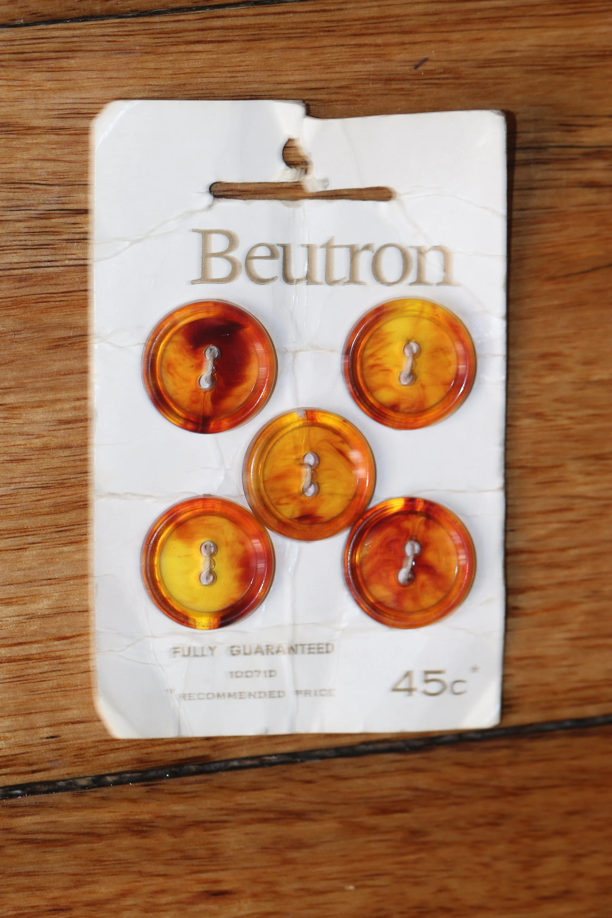 Vintage Beutron buttons on original packaging Tasmanian Beauties