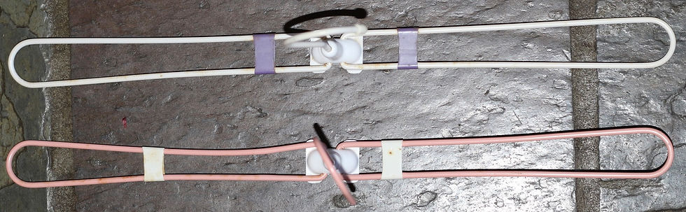 Миниатюра: Preloved Set of Folding Metal Hangers, Vintage Wire coat hangers