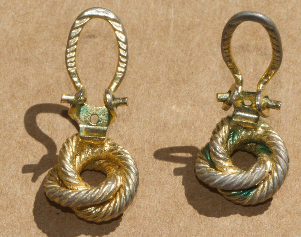 Μικρογραφία: Preloved Vintage Pair of Clip-On metal earrings