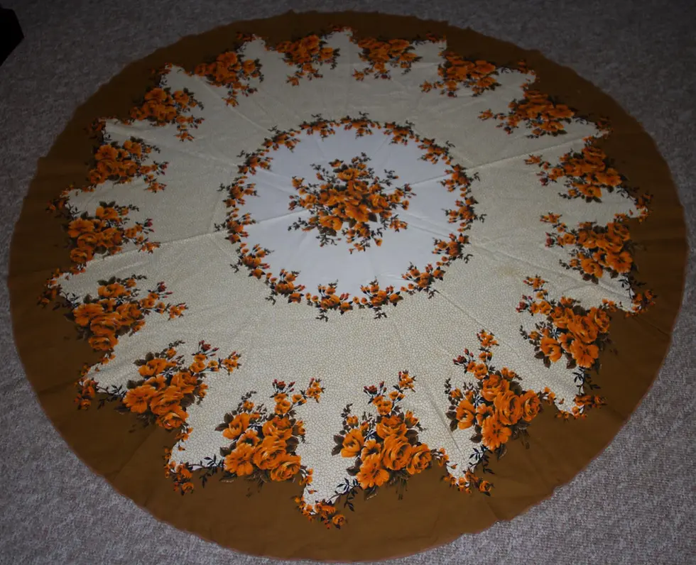 Miniatura: Preloved Round floral printed tablecloth