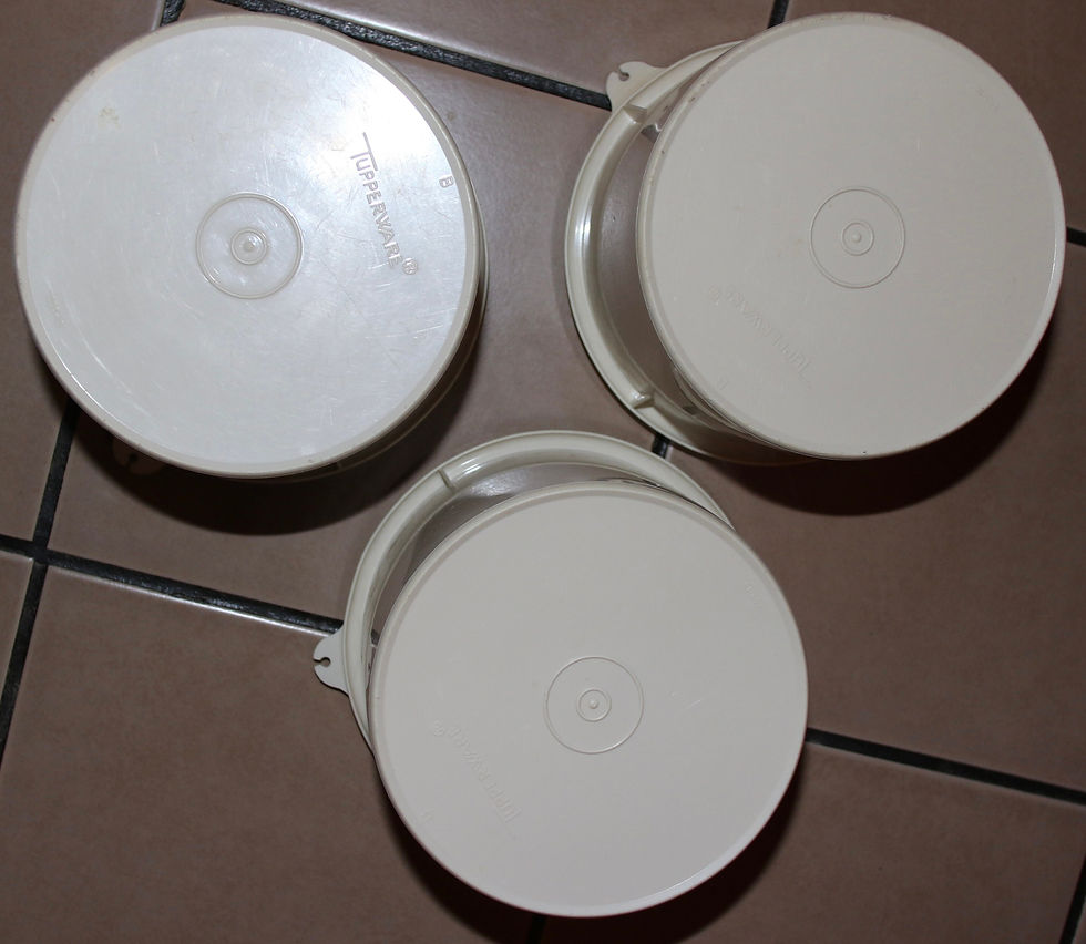 縮圖：Preloved Trio of Tupperware containers, Set of Three Tupperware Containers