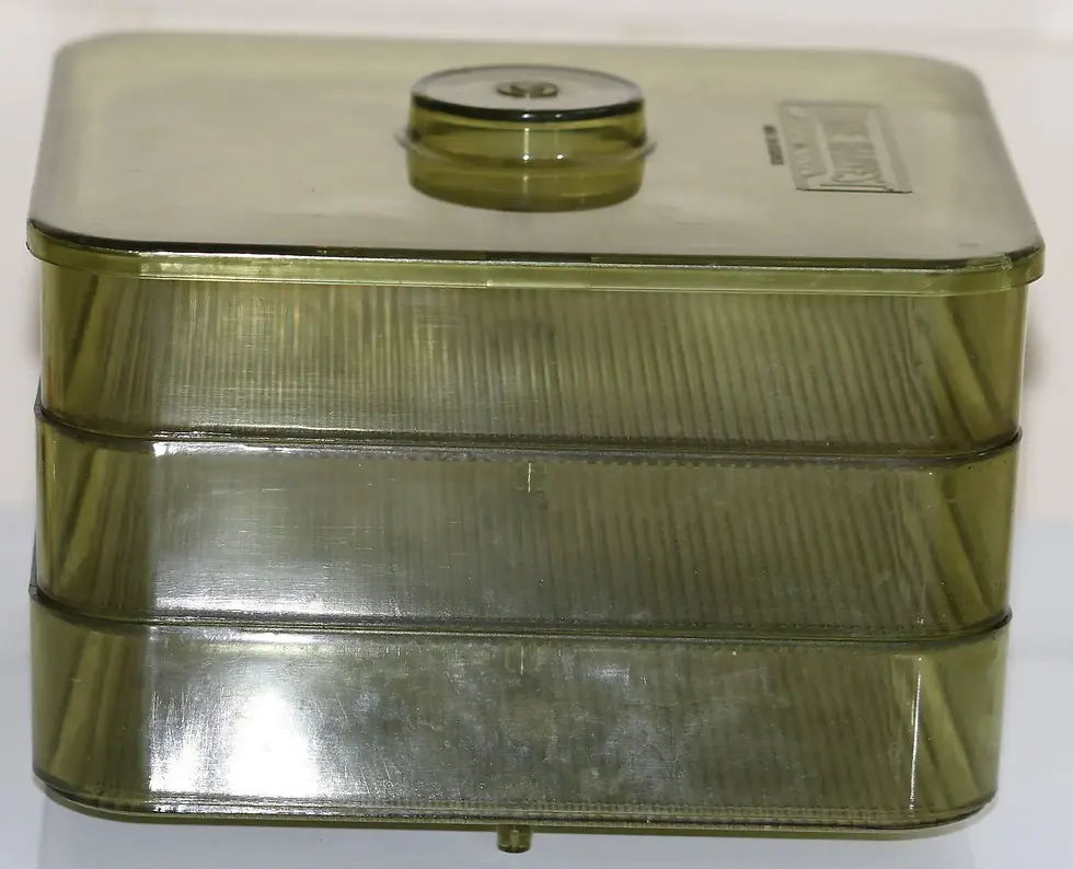 縮圖：Preloved Set of Home Harvest Stackable Containers , Trio of Containers