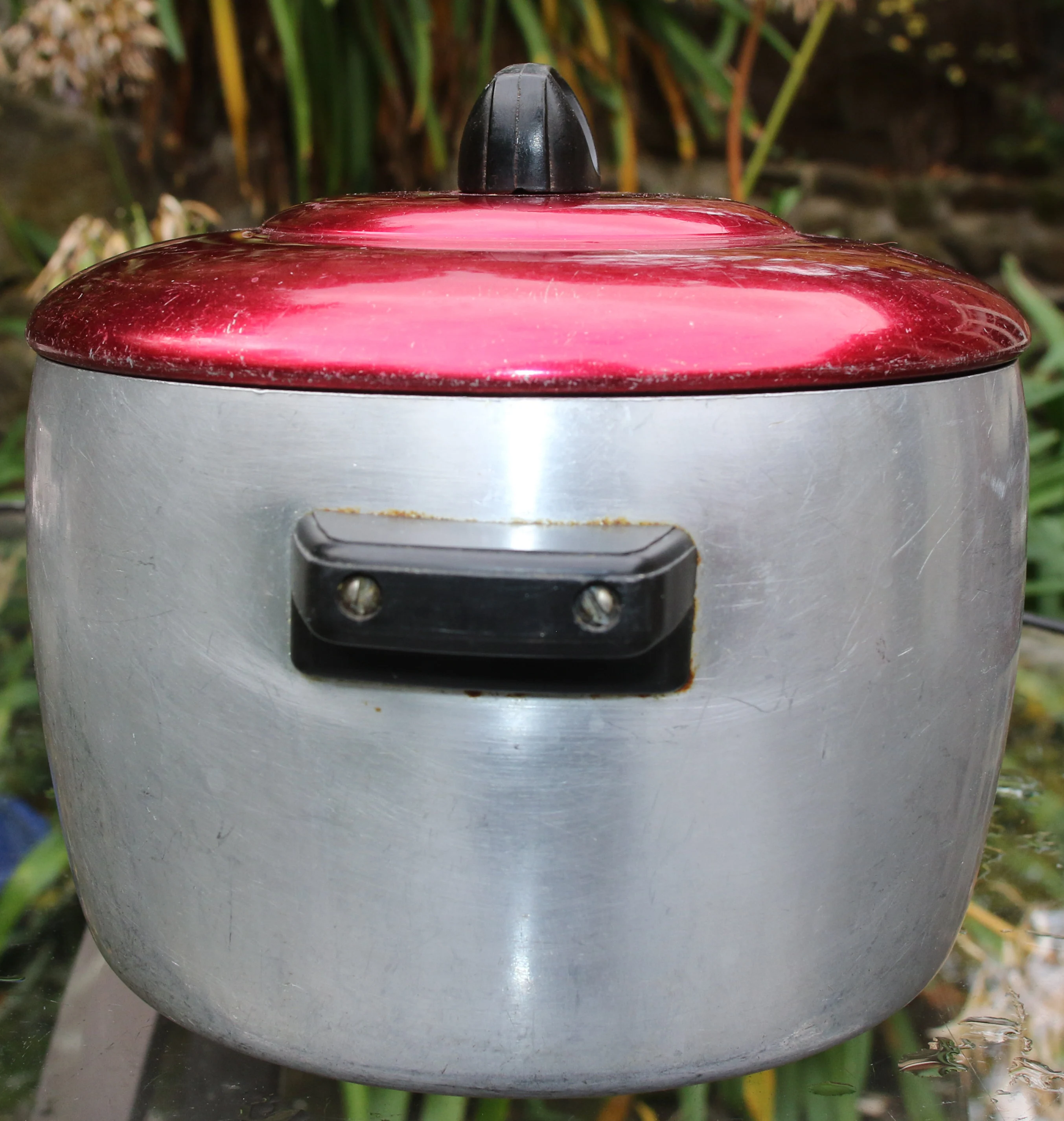 Preloved Large Saucepan and Lid | Tasmanian Beauties